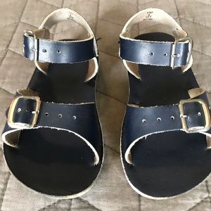 Navy sun san sandals size 6